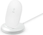 Linksys Belkin BOOST CHARGE - Induktive Ladematte + AC-Netzteil - 15 Watt - weiß - für Apple iPhone 11, 11 Pro, 11 Pro Max, 8, 8 Plus, X, XR, XS, XS Max, Samsung Galaxy Note10, Note10+, S10, S10+, S10e (WIB002vfWH)